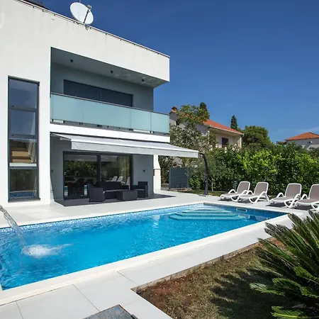 Apartment Tesa 2 *